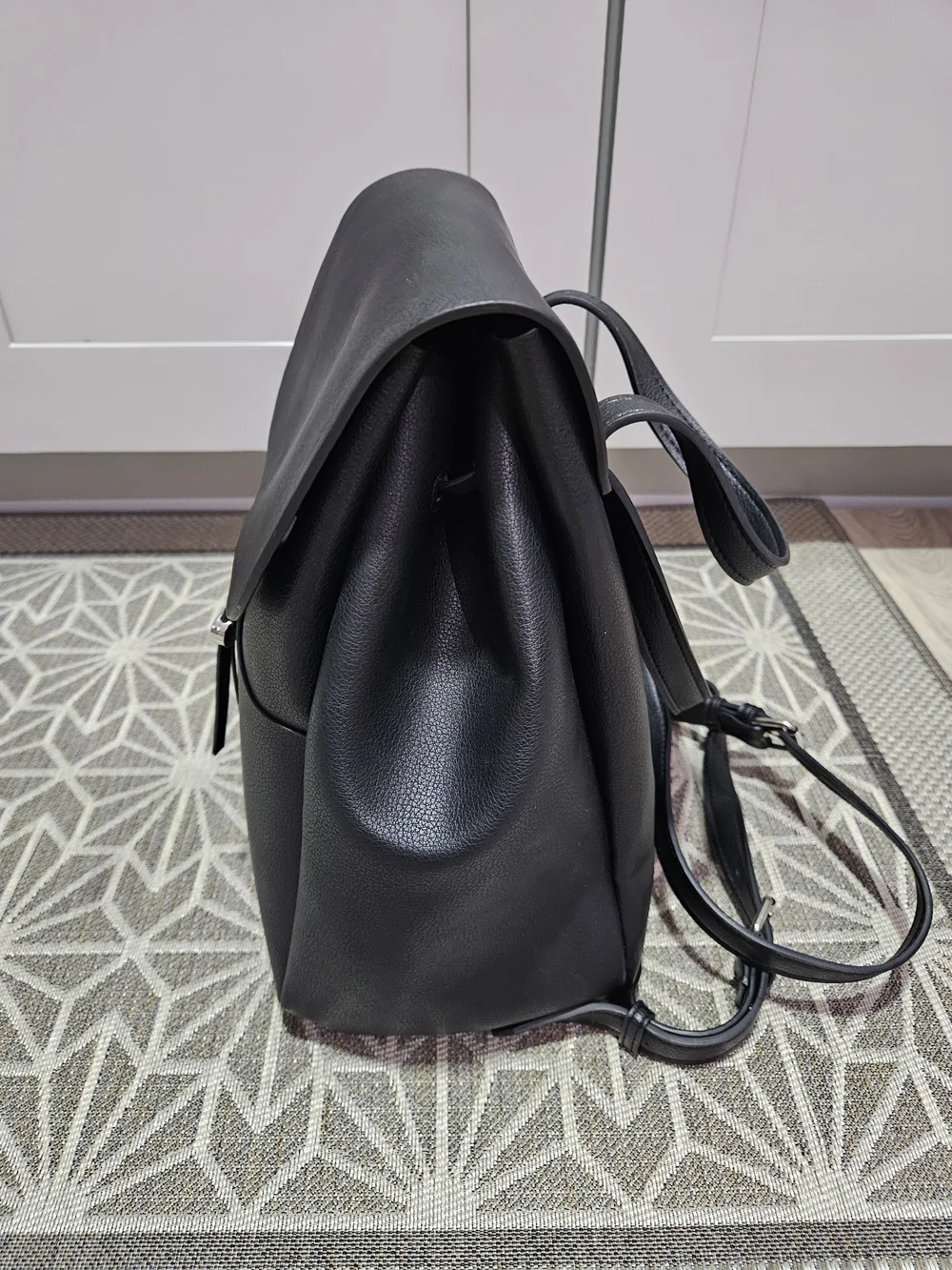 N/A stylish black